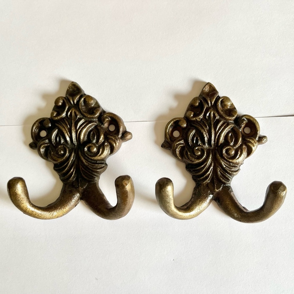 Set of 2 Iron Metal 2 Peg FLoral Wall Hanging Hook Coat/Towel Antique Gold Tone